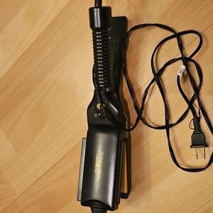 Conair Ceramic Technology 2"wide flat iron.